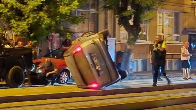 Eskişehir'de Trafik Kazası: Öğretmenler Caddesi'nde Araç Takla Attı